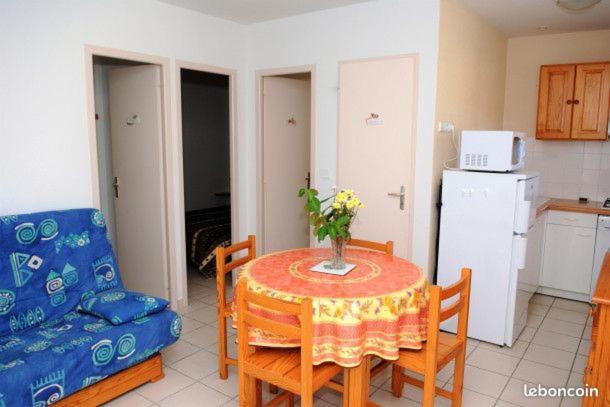 Camping Les Lacs De Courtes Hotel Estang Екстериор снимка