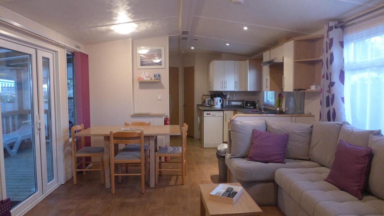 Camping Les Lacs De Courtes Hotel Estang Екстериор снимка