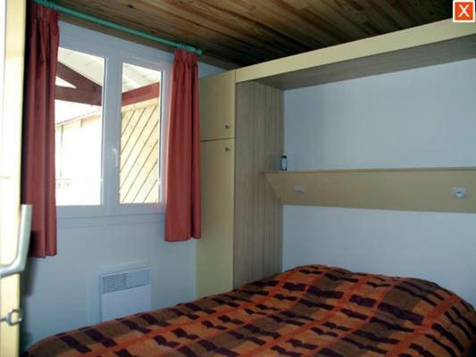 Camping Les Lacs De Courtes Hotel Estang Екстериор снимка