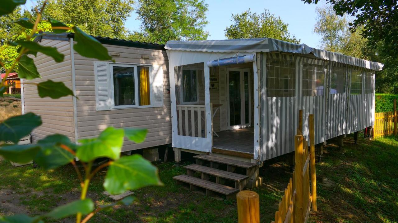 Camping Les Lacs De Courtes Hotel Estang Екстериор снимка