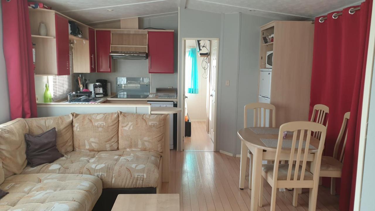 Camping Les Lacs De Courtes Hotel Estang Екстериор снимка