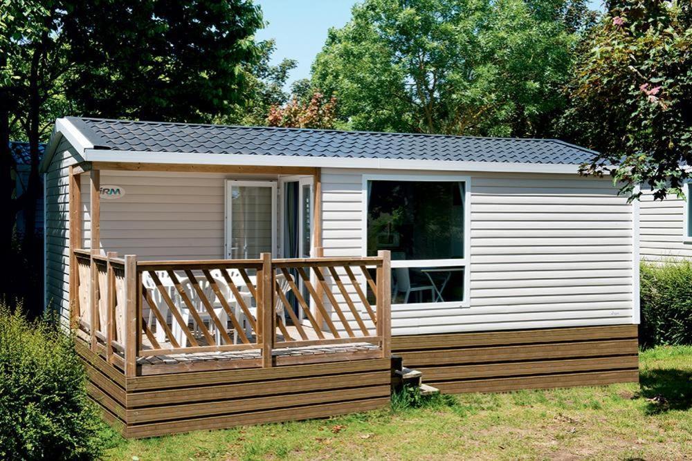 Camping Les Lacs De Courtes Hotel Estang Екстериор снимка